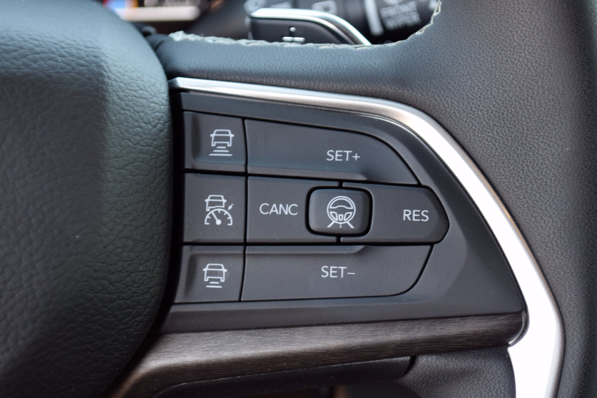 Used 2026 Jeep Grand Cherokee Limited AWD/4WD image 7