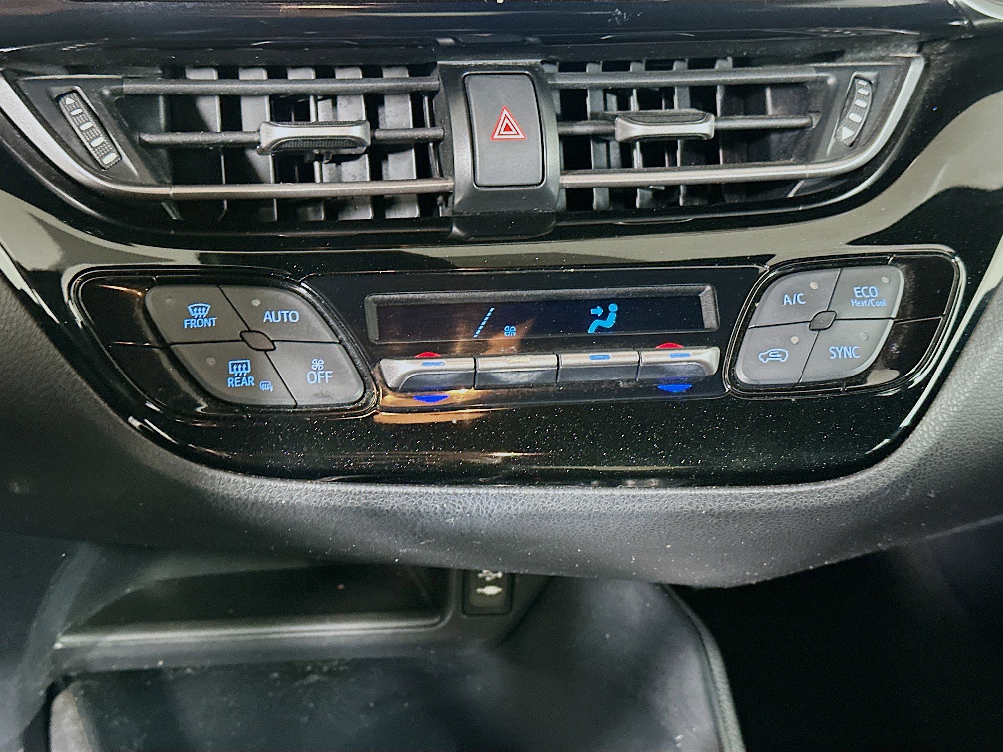 Used 2018 Toyota C-HR XLE FWD image 23