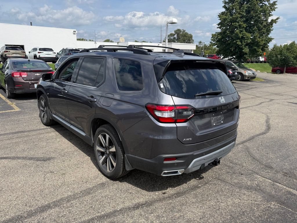 Used 2025 Honda Pilot Elite image 2