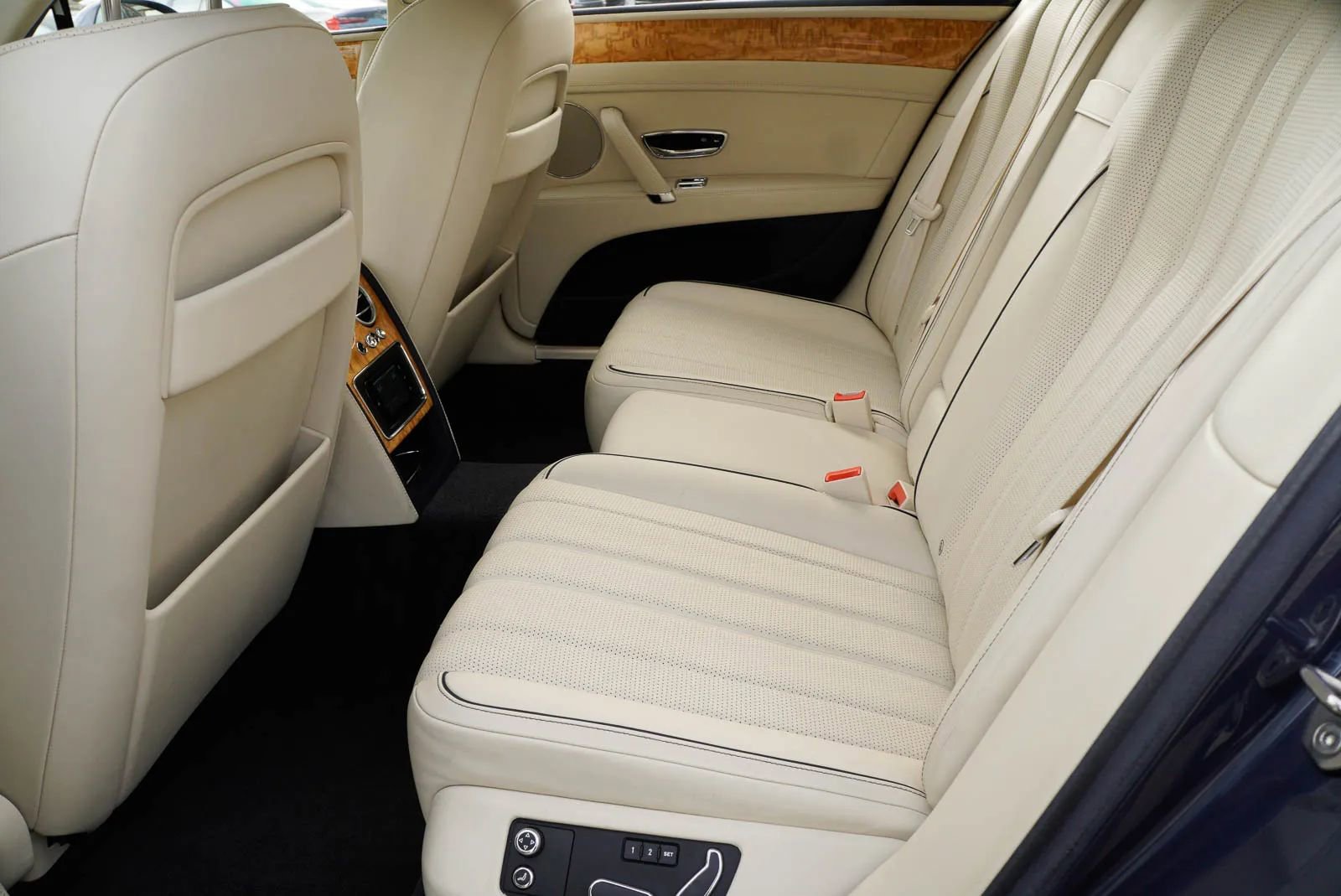 Used 2014 Bentley Flying Spur W12 AWD/4WD image 24