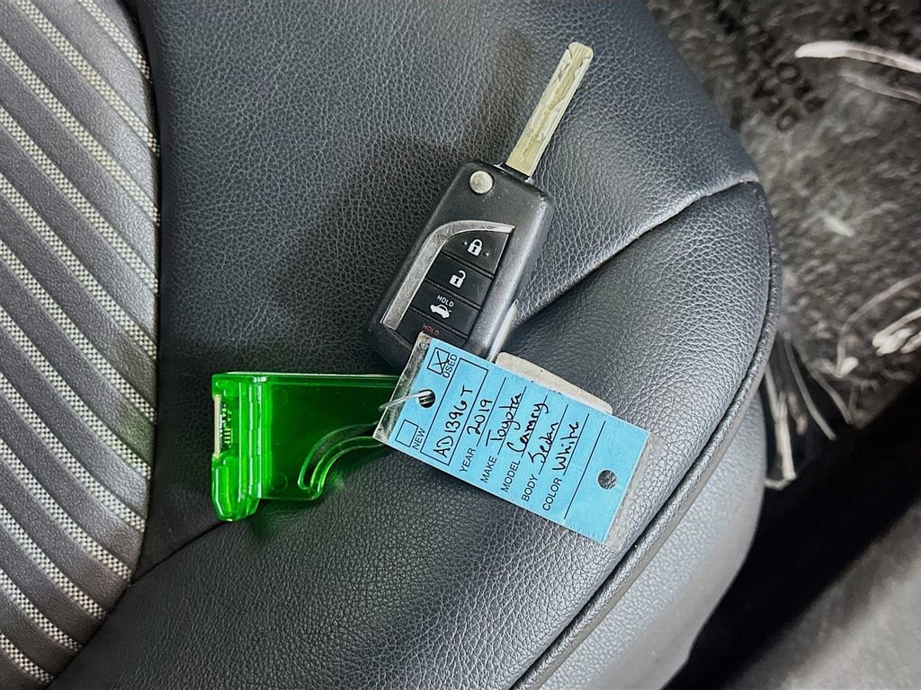 Used 2019 Toyota Camry SE FWD image 32