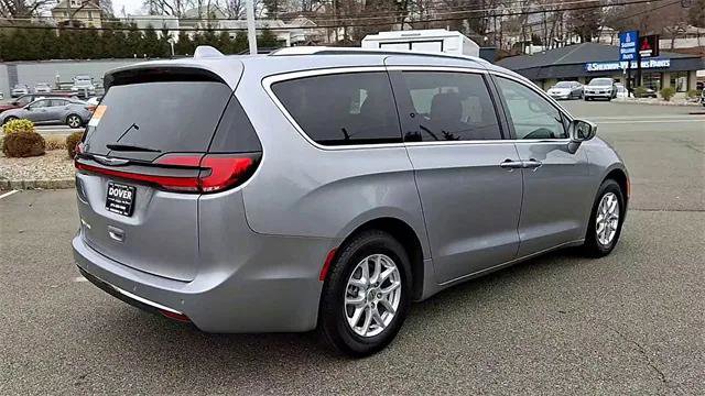 Certified 2021 Chrysler Pacifica Touring-L image 8