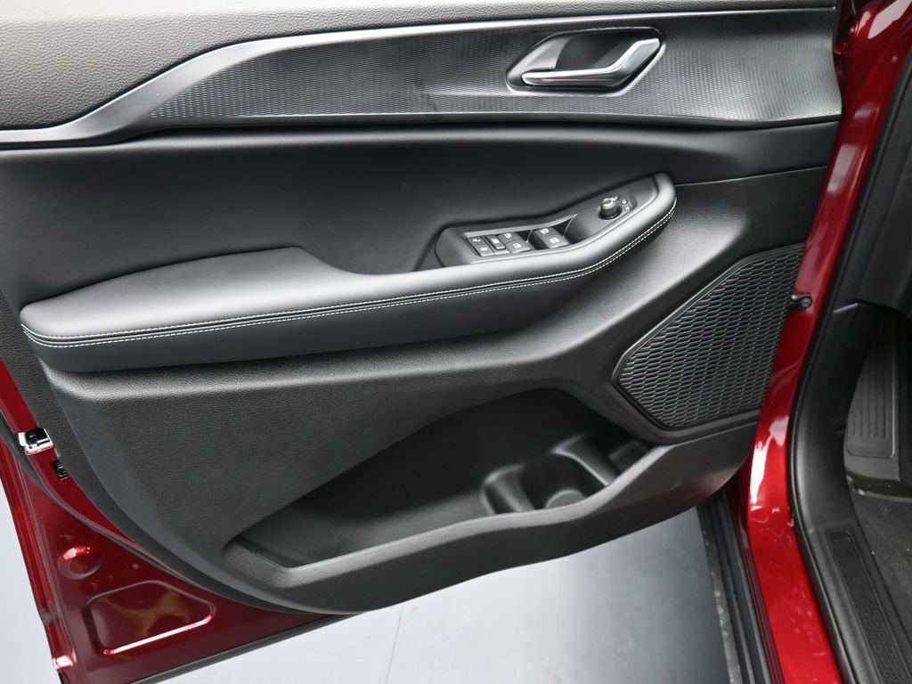 New 2025 Jeep Grand Cherokee Altitude image 9