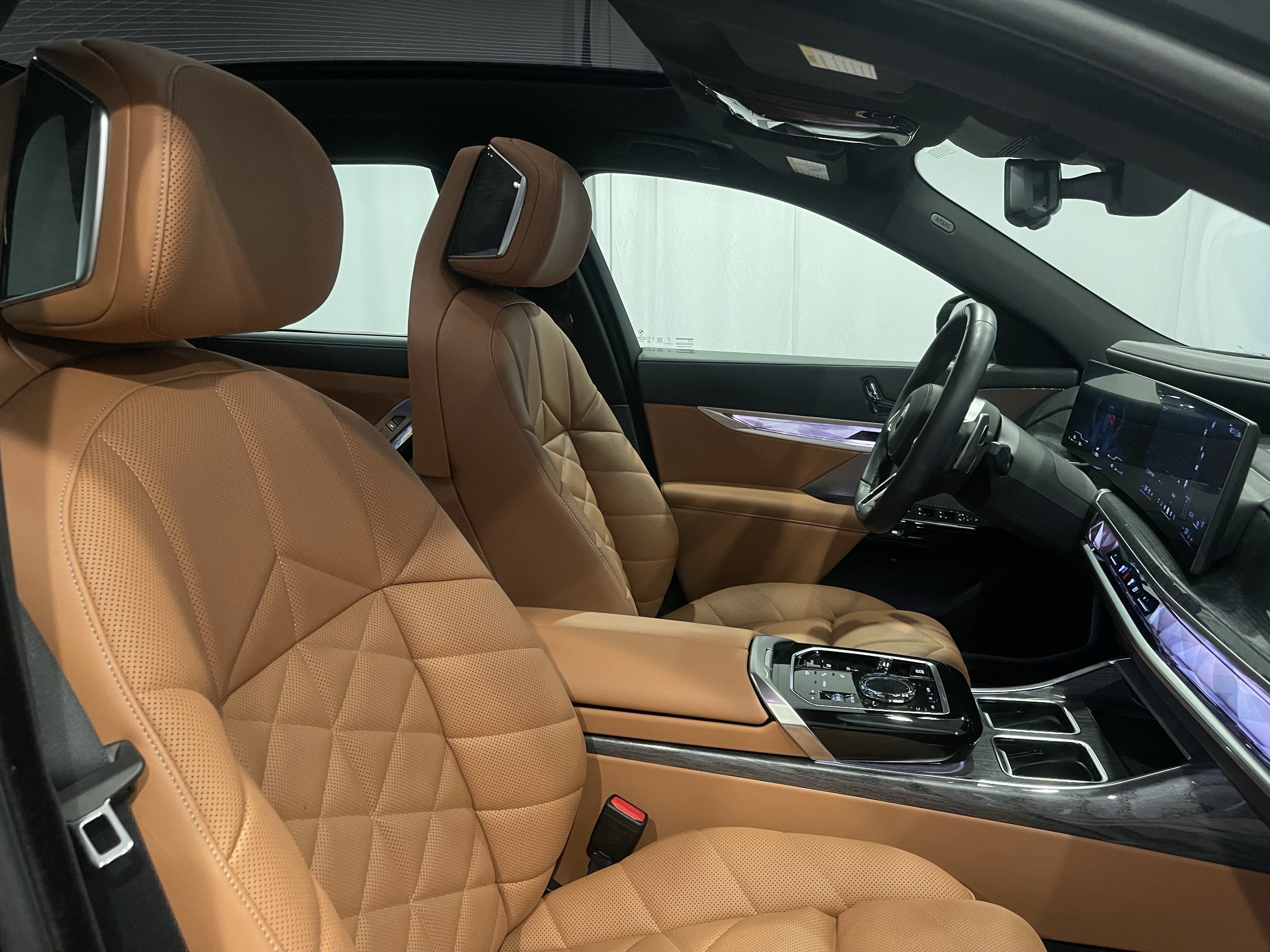 Used 2025 BMW 740i xDrive image 16