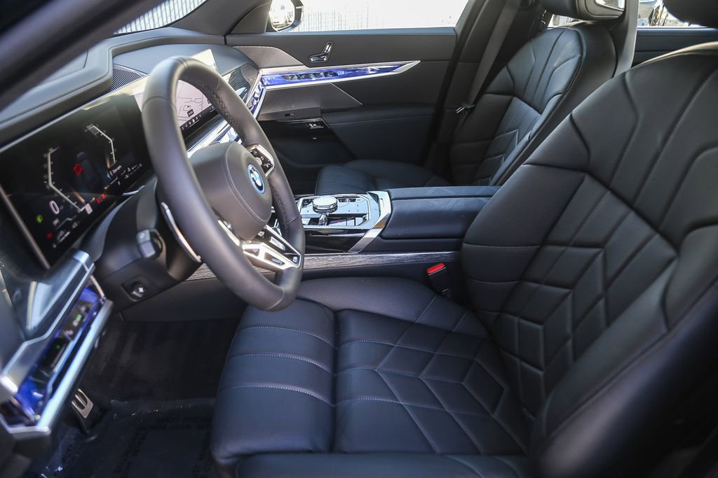 Used 2026 BMW 750e xDrive w/ Premium Package AWD/4WD image 14
