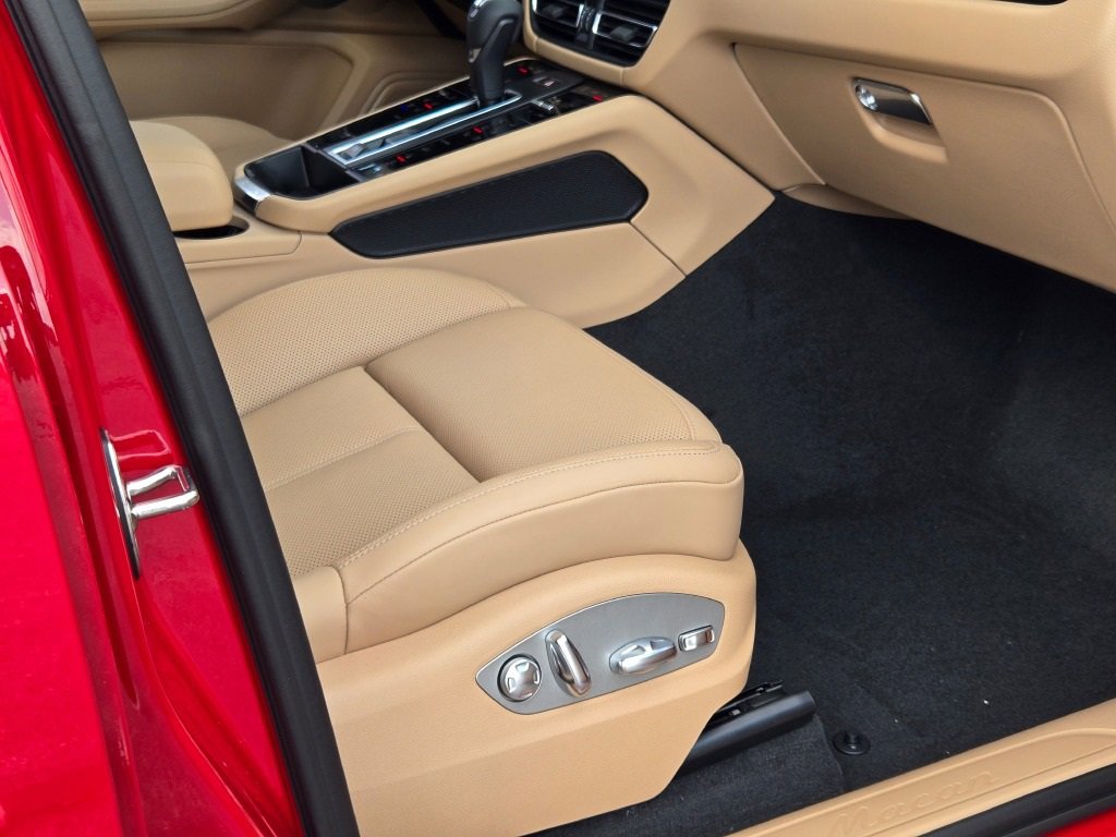New 2026 Porsche Macan image 39