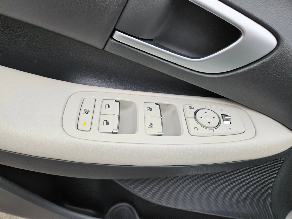 Used 2025 Hyundai Sonata SEL FWD image 19