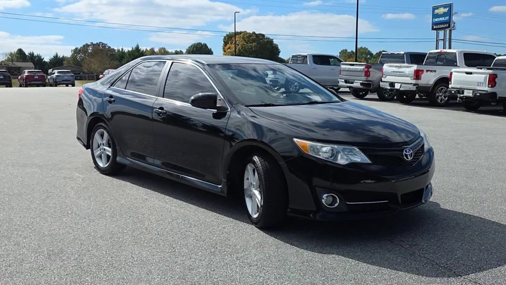 Used 2012 Toyota Camry SE FWD image 2