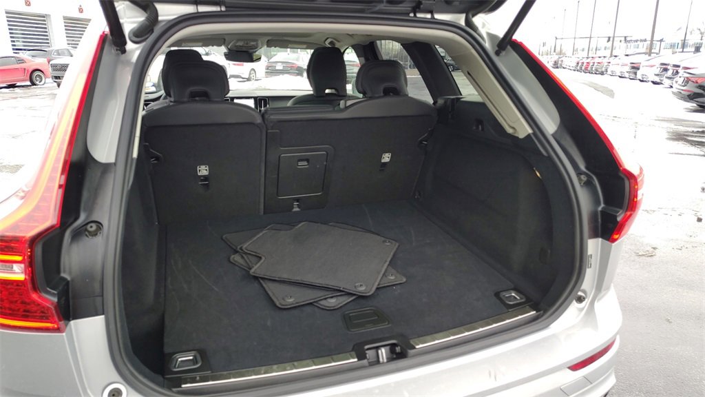 Certified 2025 Volvo XC60 B5 Plus image 29