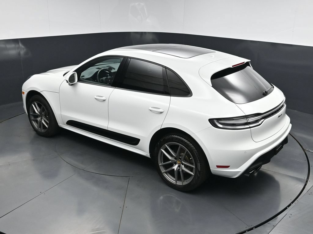 Certified 2025 Porsche Macan AWD/4WD image 16