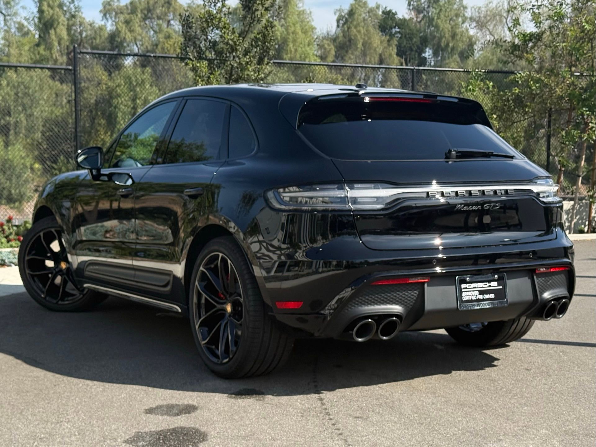 Certified 2025 Porsche Macan GTS image 3