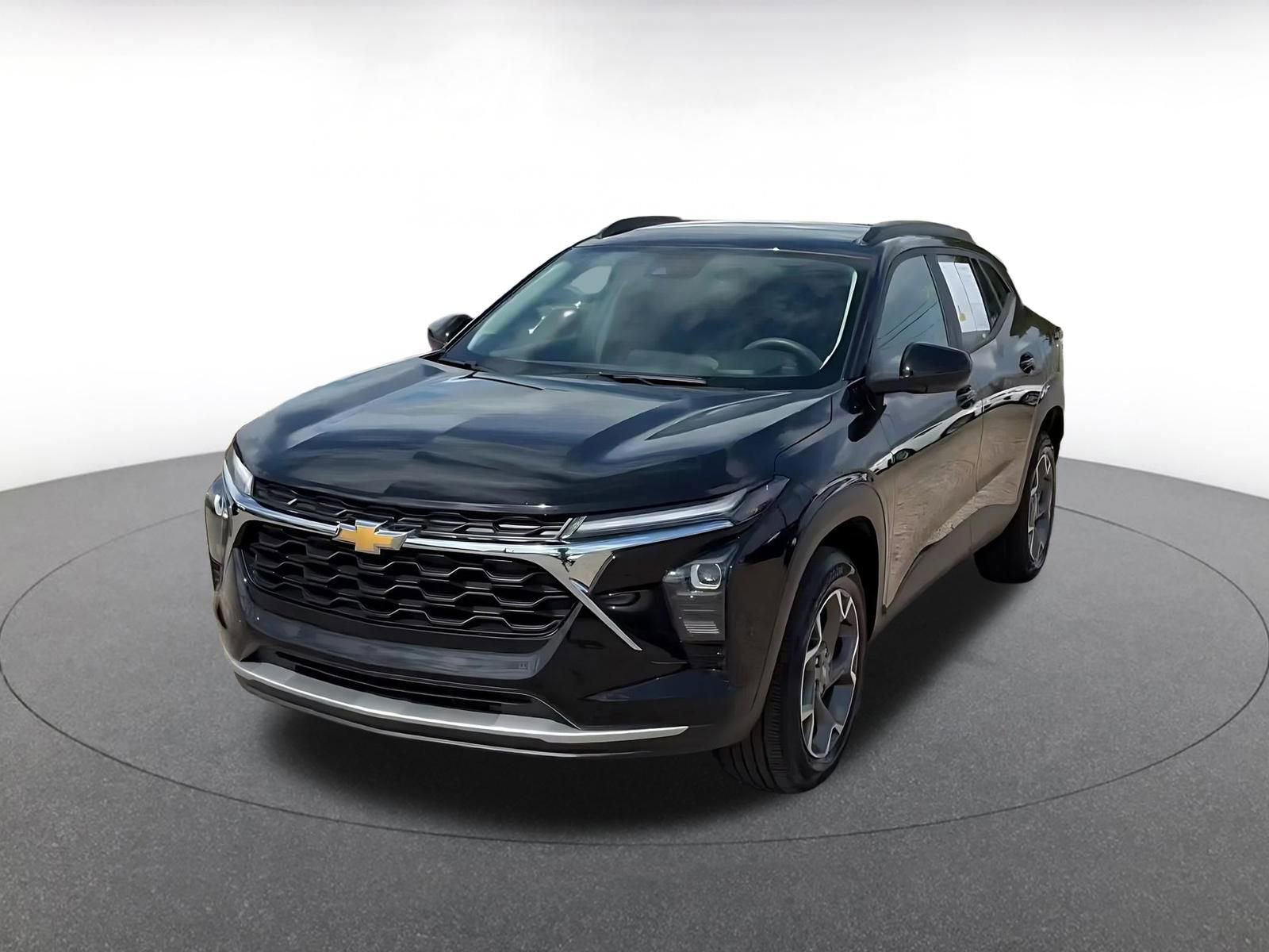 Used 2025 Chevrolet Trax LT FWD image 5