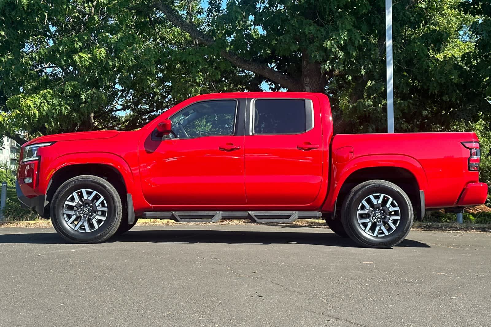 Used 2024 Nissan Frontier SL w/ Technology Package AWD/4WD image 5