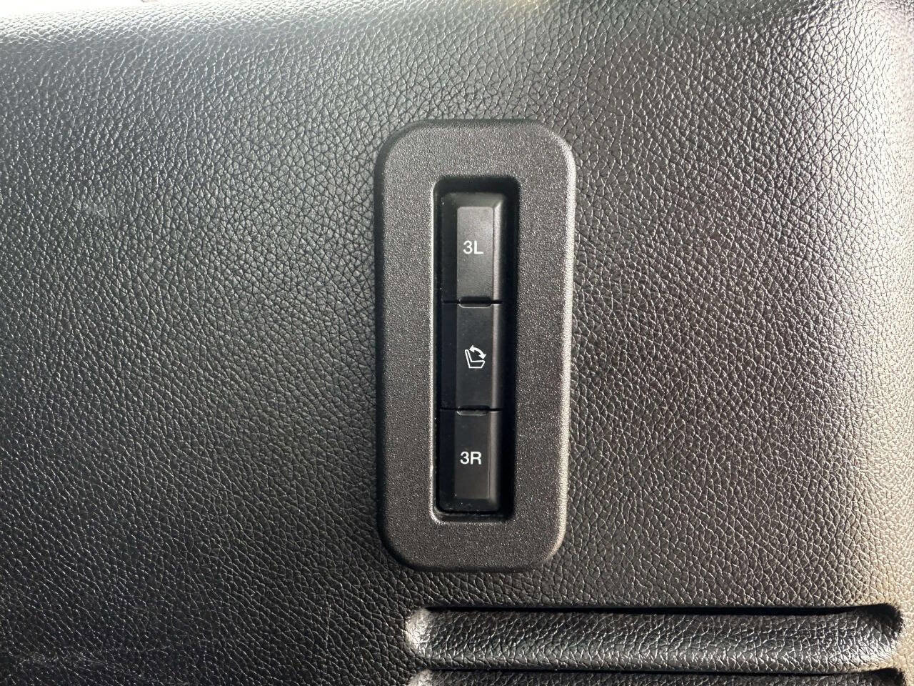 Used 2017 Ford Expedition Max Limited image 14