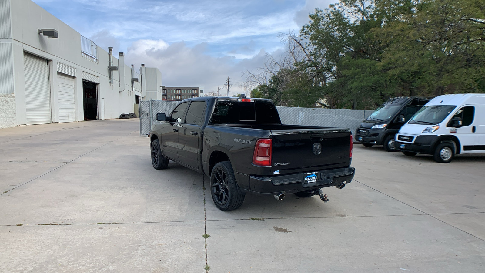 Used 2023 RAM 1500 Laramie AWD/4WD image 3