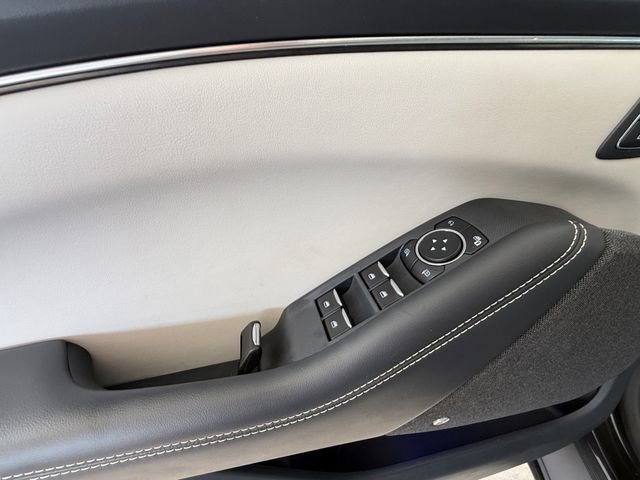 Used 2022 Ford Mustang Mach-E Premium image 11