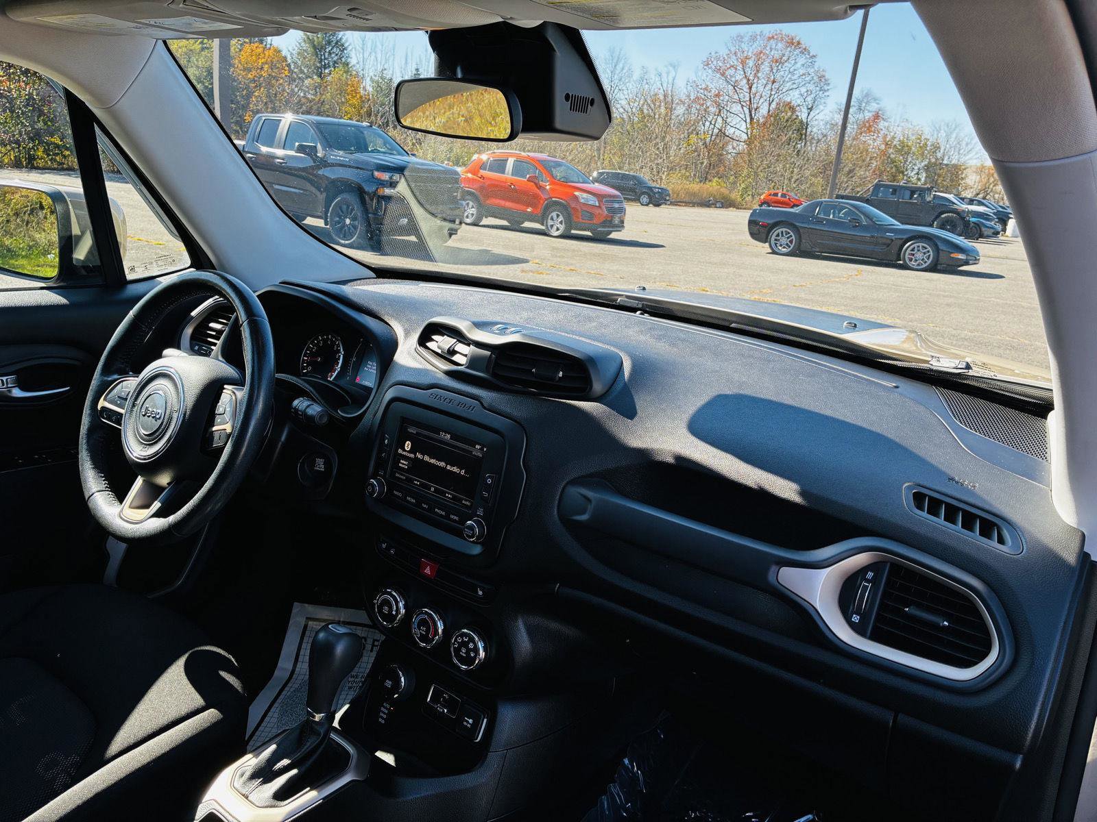 Used 2016 Jeep Renegade Latitude image 33