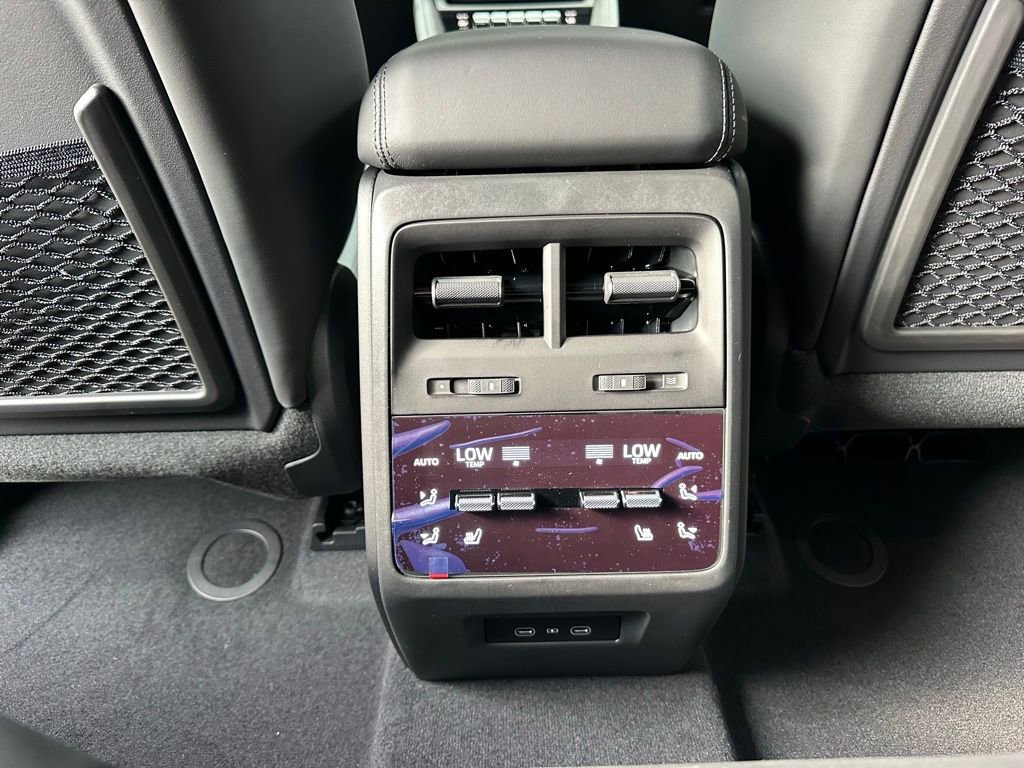 Used 2026 Porsche Macan Electric image 40