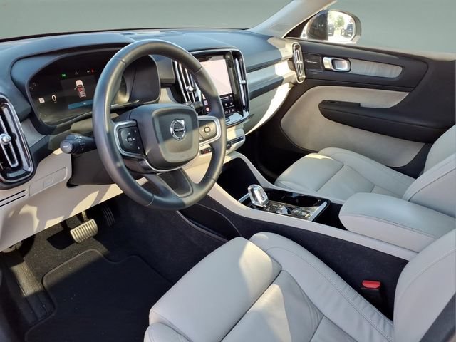 Used 2023 Volvo XC40 B4 Ultimate FWD image 13