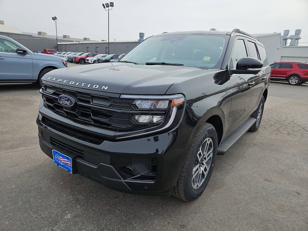 New 2026 Ford Expedition Active image 4