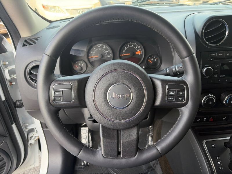 Used 2016 Jeep Patriot Latitude FWD image 17