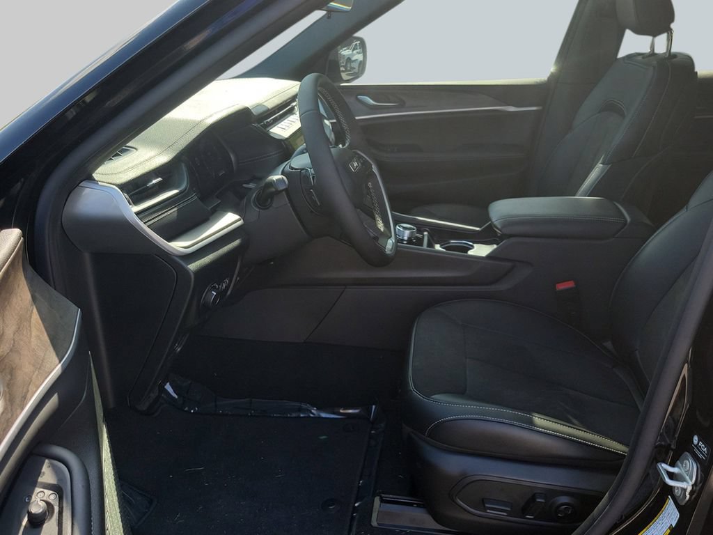 New 2026 Jeep Grand Cherokee Altitude RWD image 34
