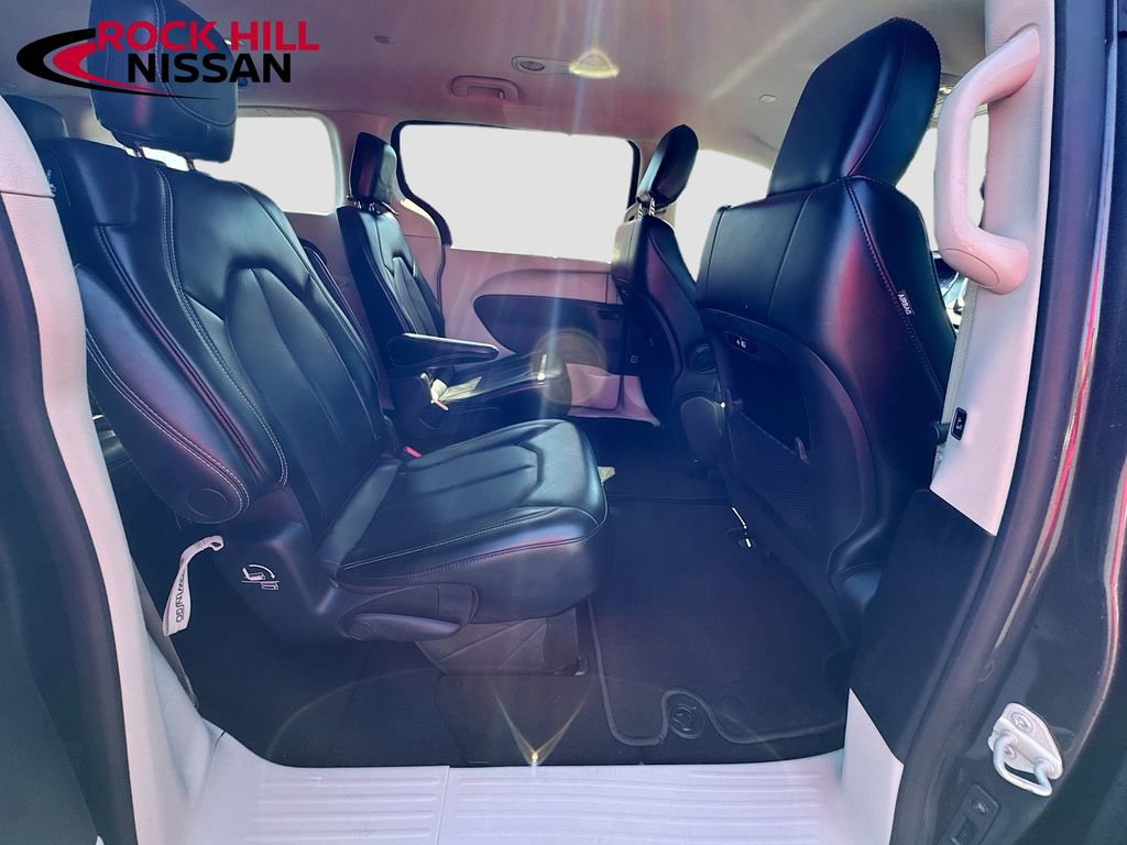 Used 2023 Chrysler Pacifica Touring-L FWD image 30