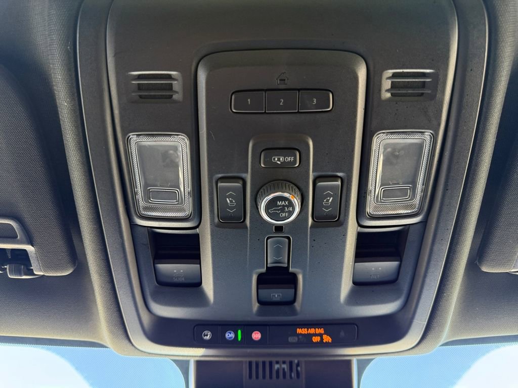 Used 2023 GMC Yukon XL Denali AWD/4WD image 18