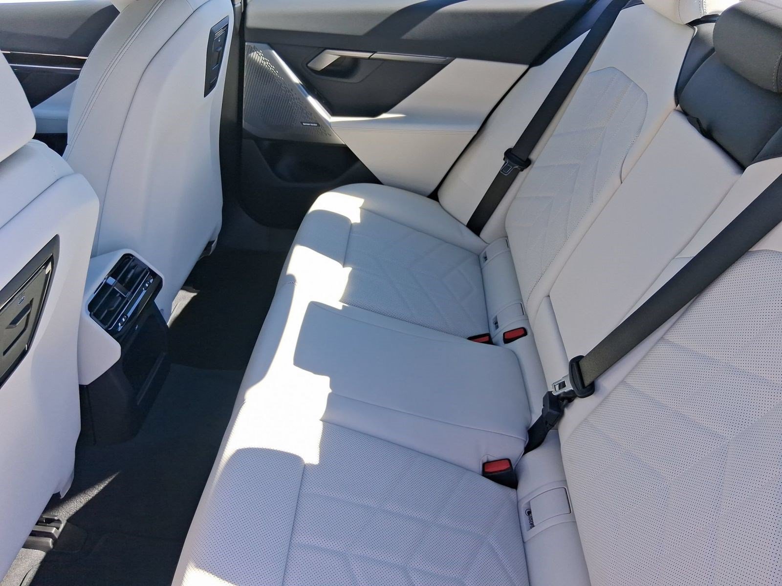 Used 2026 BMW 530i w/ Premium Package RWD image 26