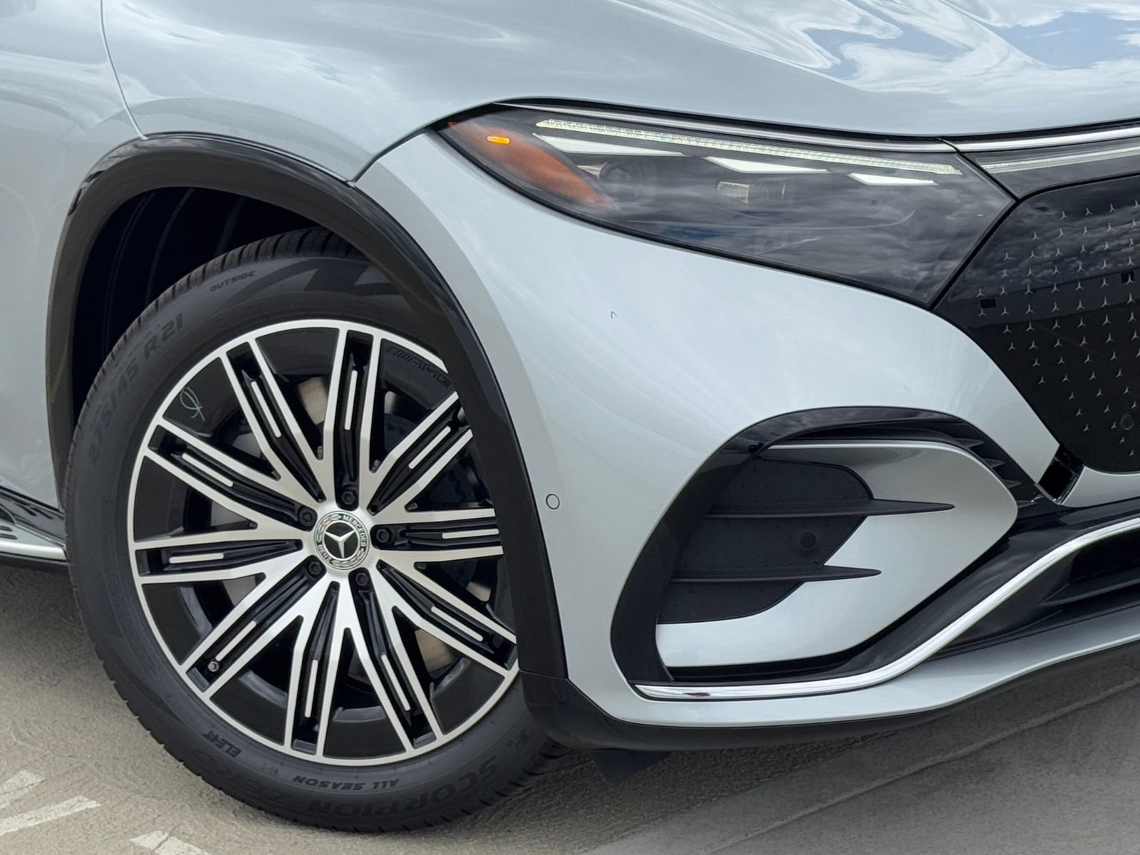 New 2026 Mercedes-Benz EQS 400 4MATIC SUV image 3