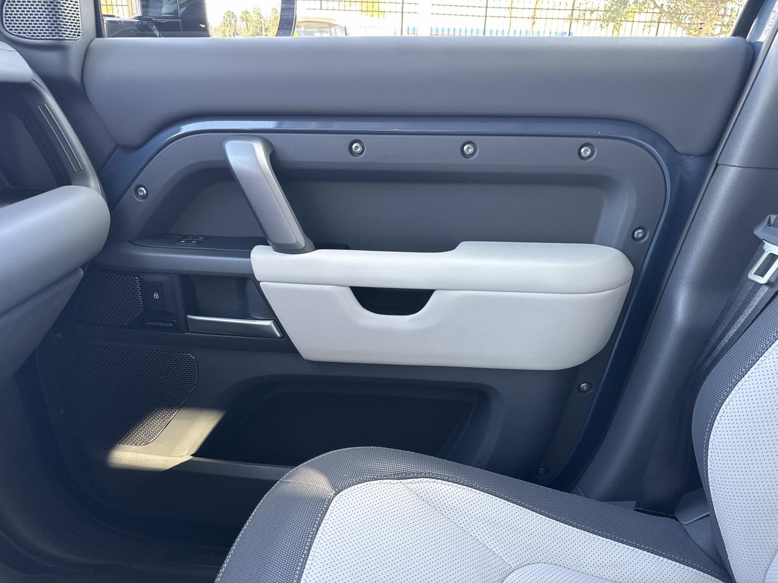 Used 2024 Land Rover Defender 110 X-Dynamic SE image 23