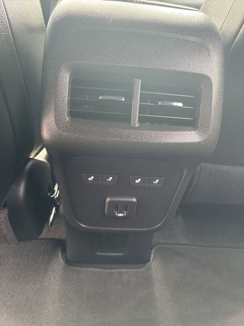 Used 2023 Chevrolet Equinox Premier image 24