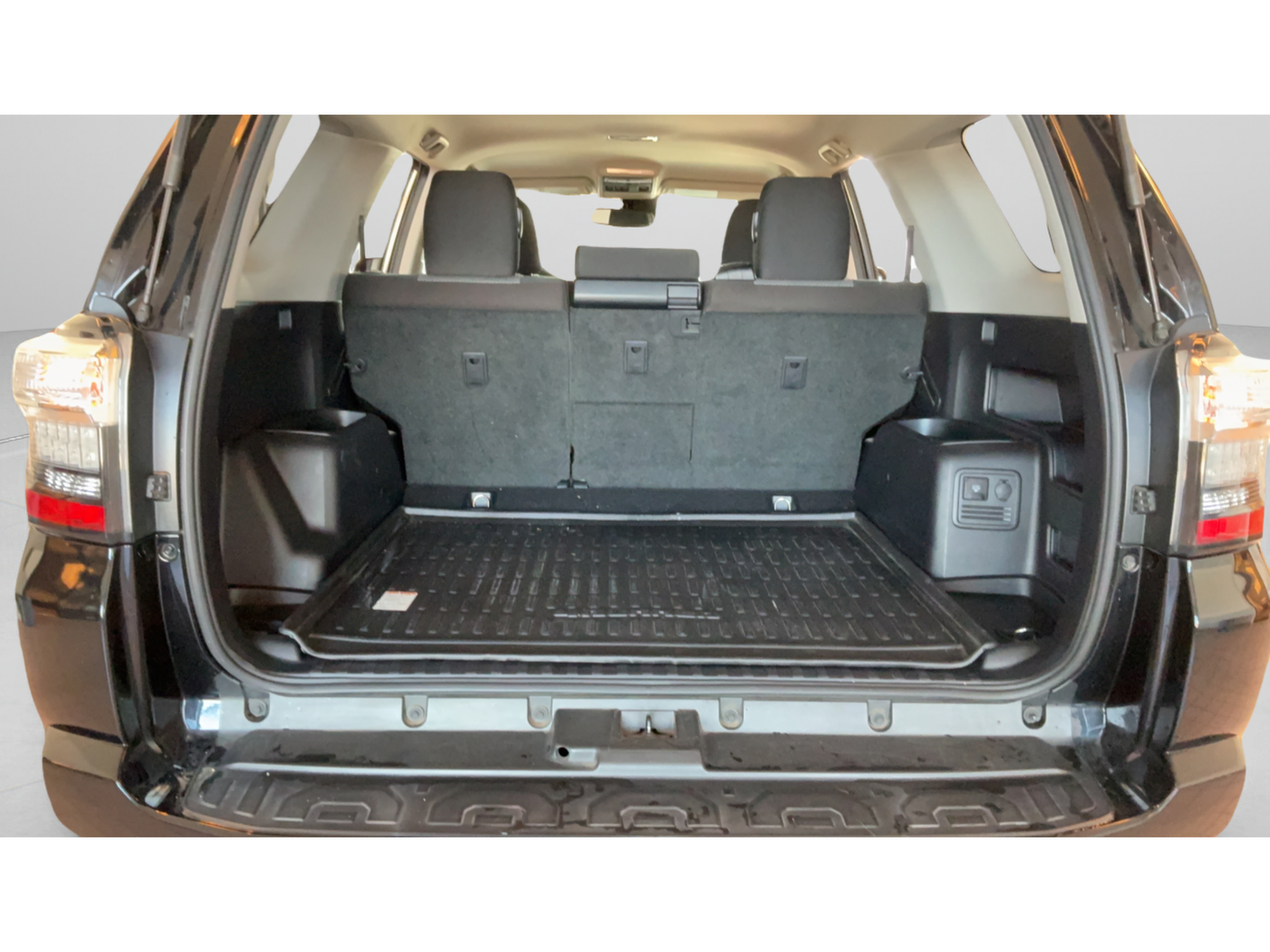 Used 2020 Toyota 4Runner SR5 AWD/4WD image 30
