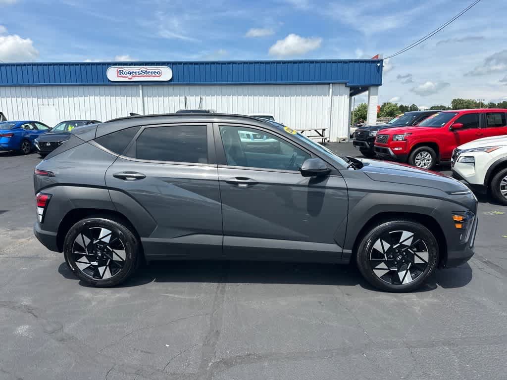 Used 2024 Hyundai Kona SEL FWD image 2