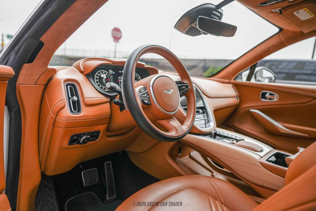 Used 2021 Aston Martin DBX image 25