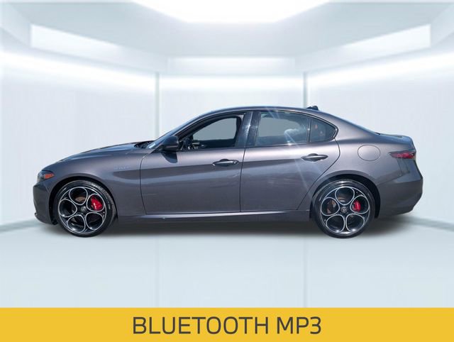 Used 2024 Alfa Romeo Giulia Veloce AWD/4WD image 2