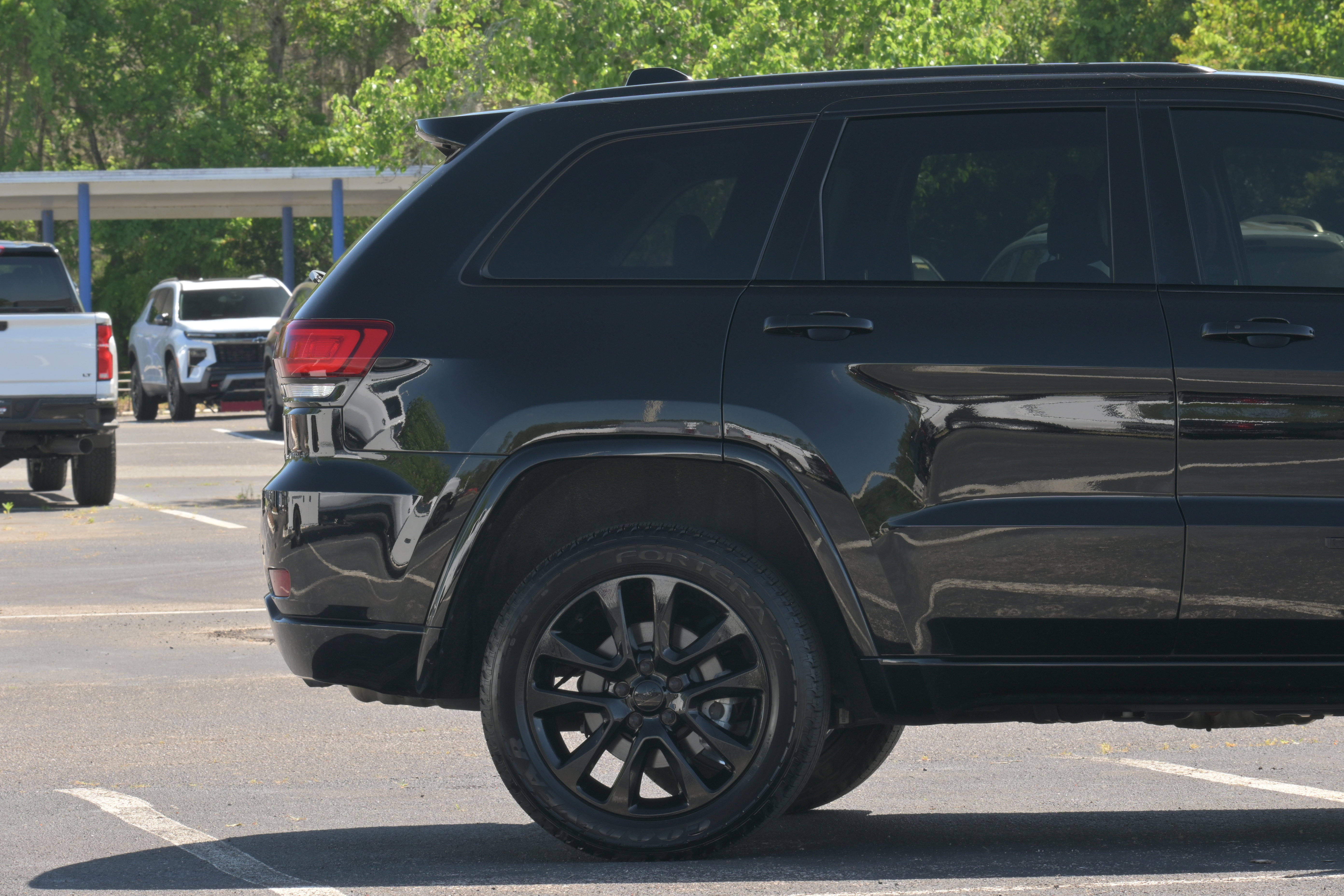 Used 2022 Jeep Grand Cherokee Laredo X AWD/4WD image 5