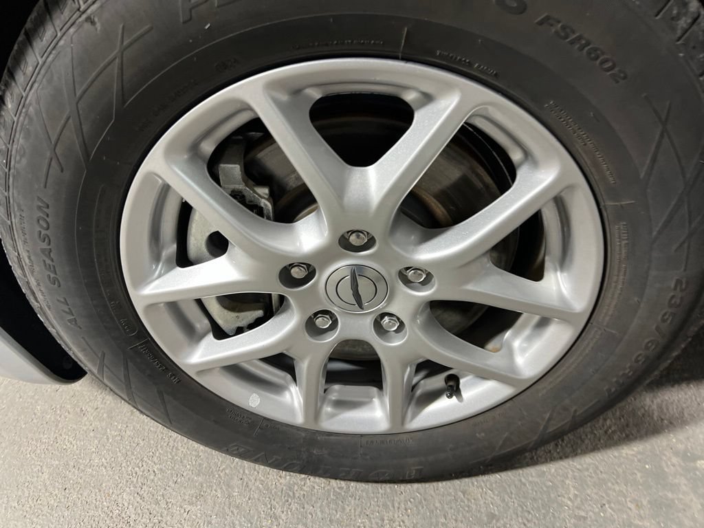 Used 2023 Chrysler Pacifica Touring-L FWD image 34