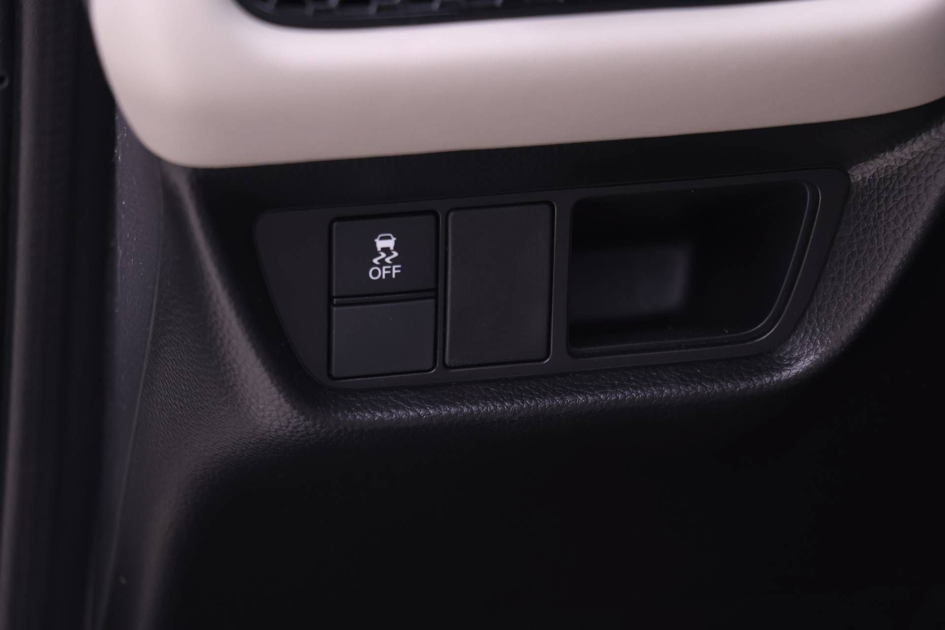 Certified 2025 Honda HR-V LX image 16
