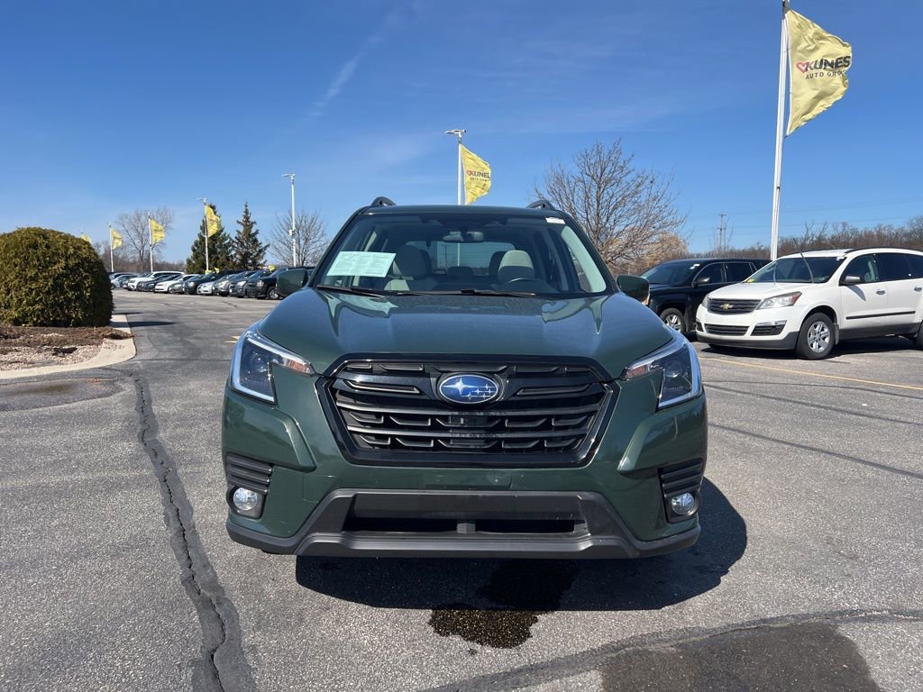 Used 2022 Subaru Forester Premium image 2