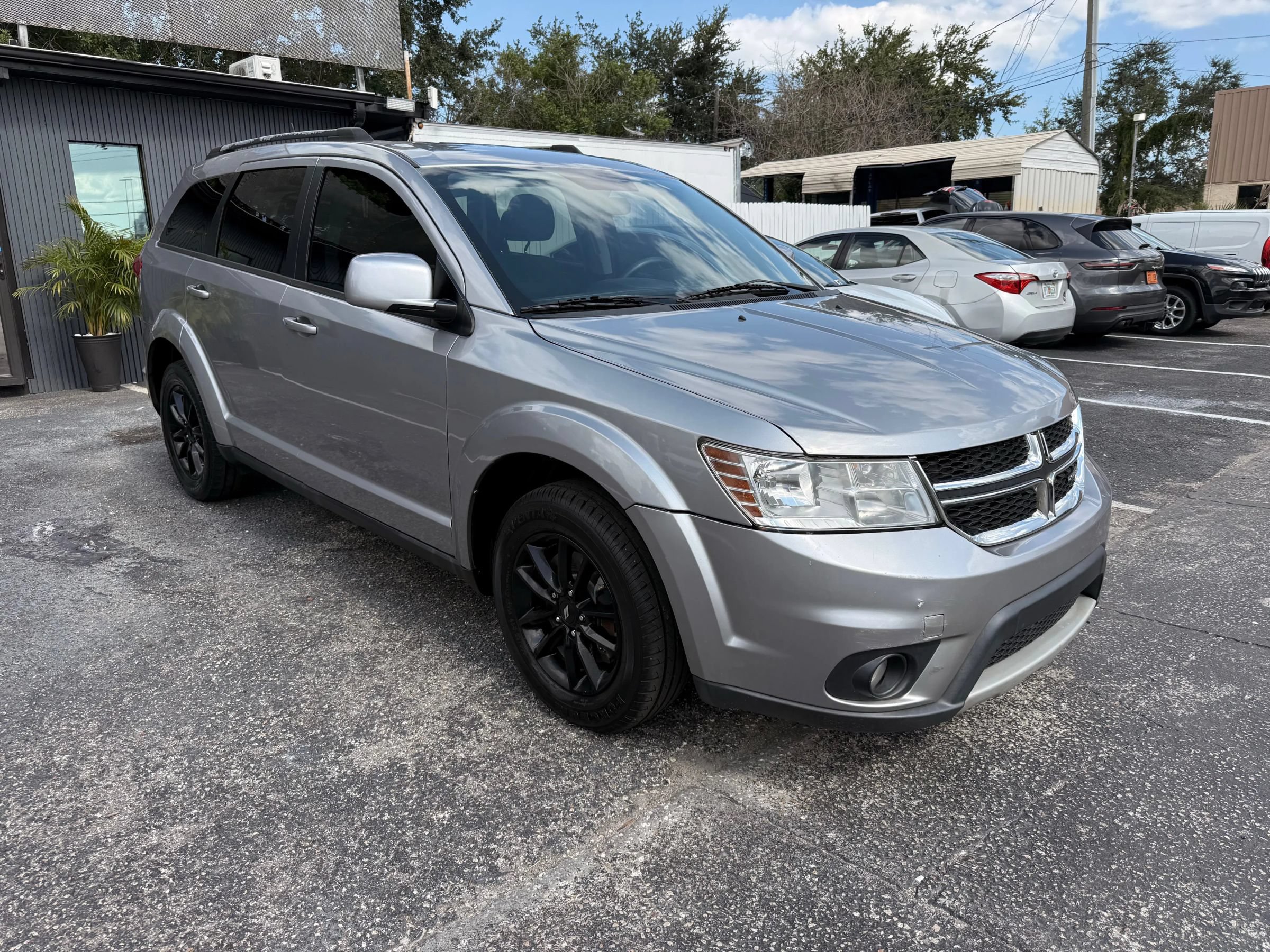 Used 2017 Dodge Journey SXT w/ Comfort/Convenience Group FWD image 3