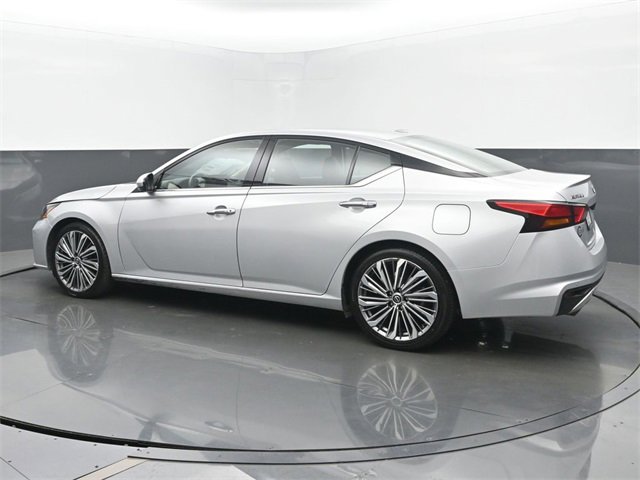Used 2023 Nissan Altima 2.5 SL image 3