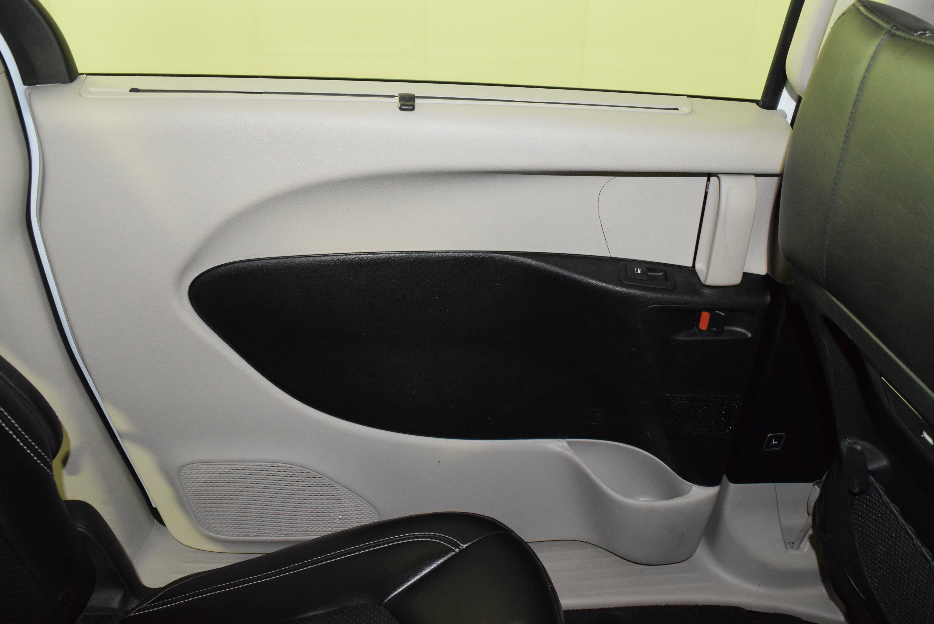 Used 2024 Chrysler Pacifica Touring-L image 29