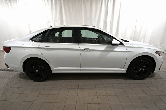 New 2025 Volkswagen Jetta SE image 13