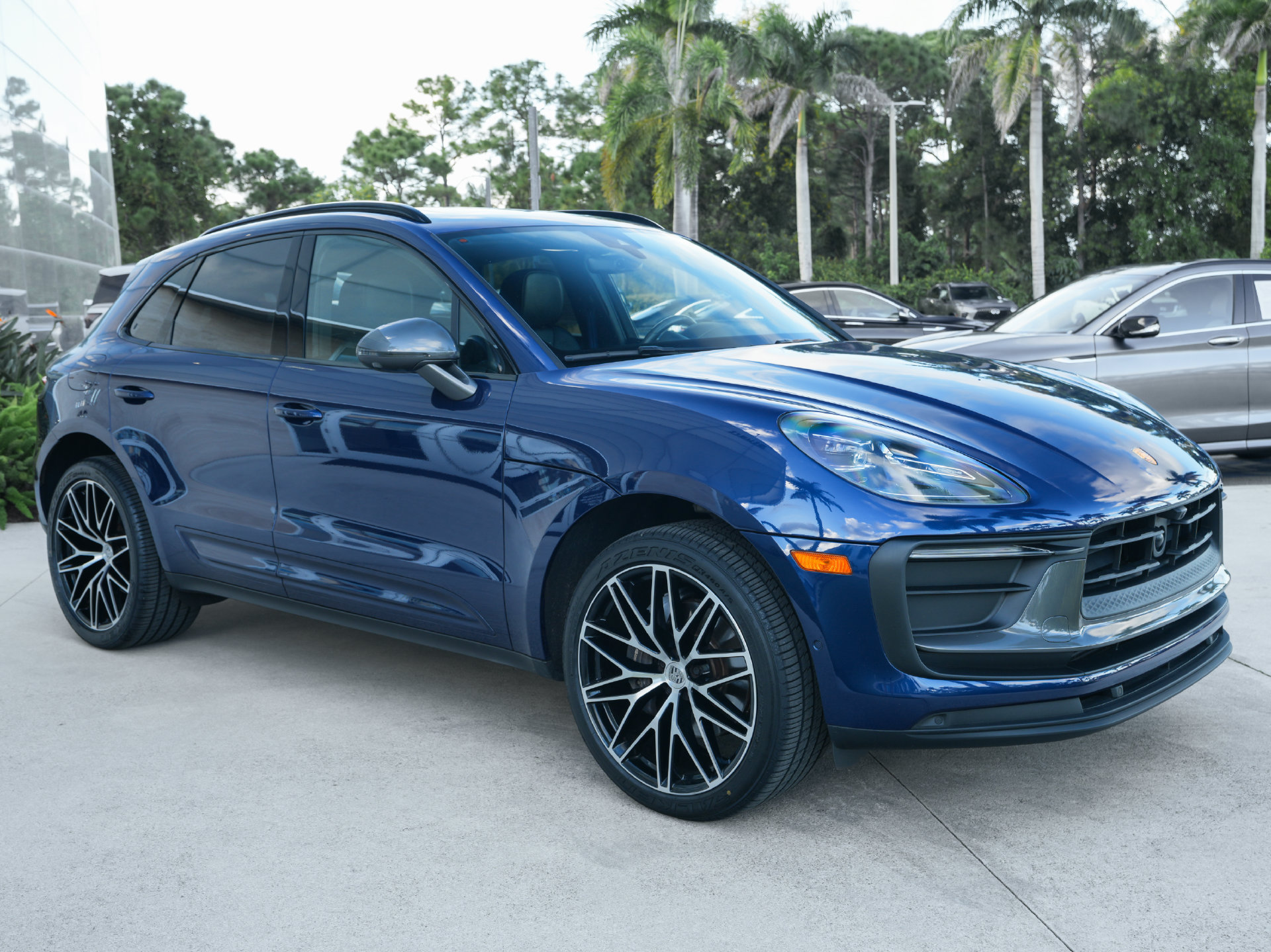 Used 2023 Porsche Macan Turbo AWD/4WD image 28