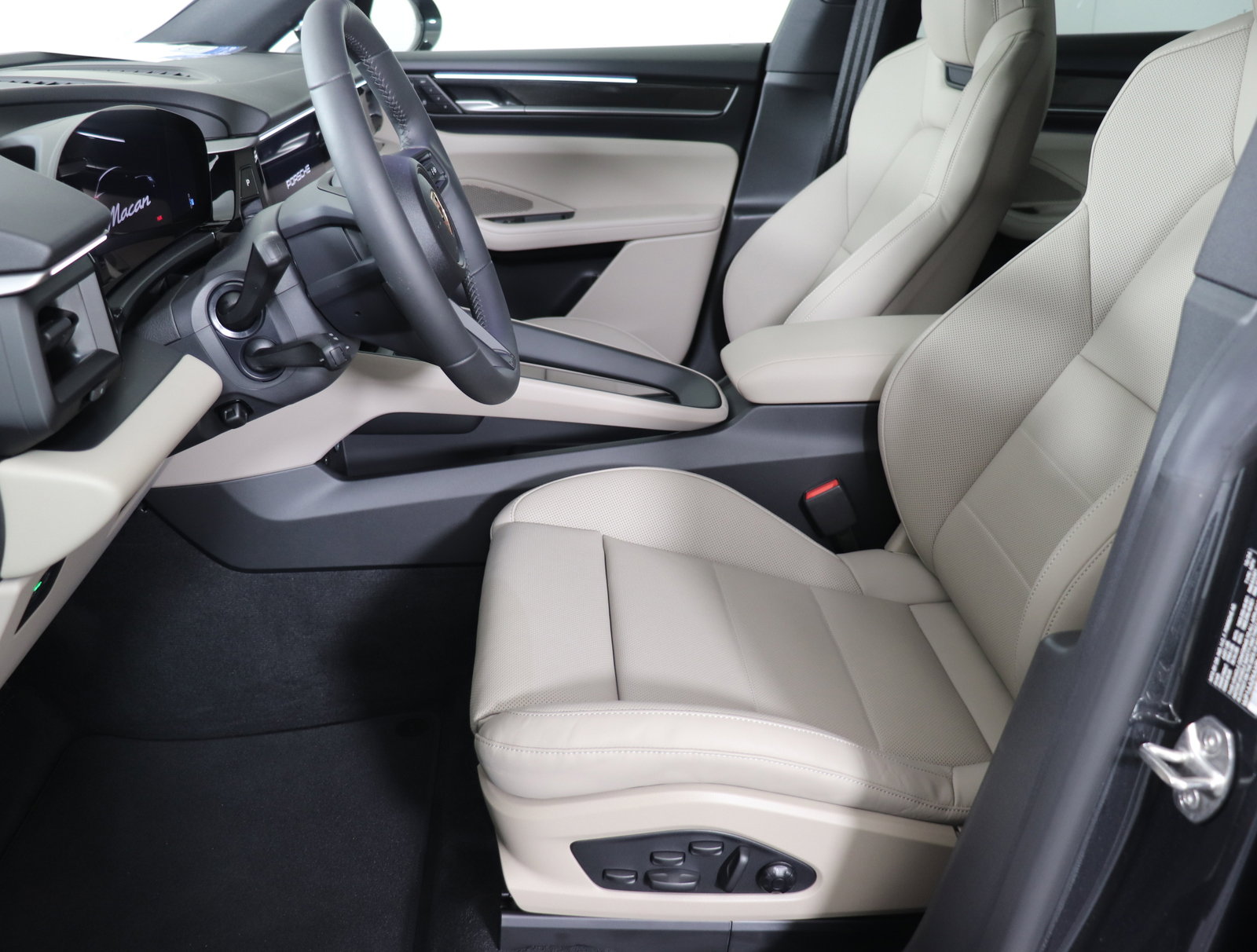 Used 2024 Porsche Macan 4 Electric image 5