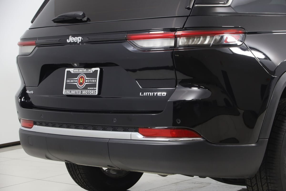 Used 2023 Jeep Grand Cherokee Limited w/ Luxury Tech Group II AWD/4WD image 43