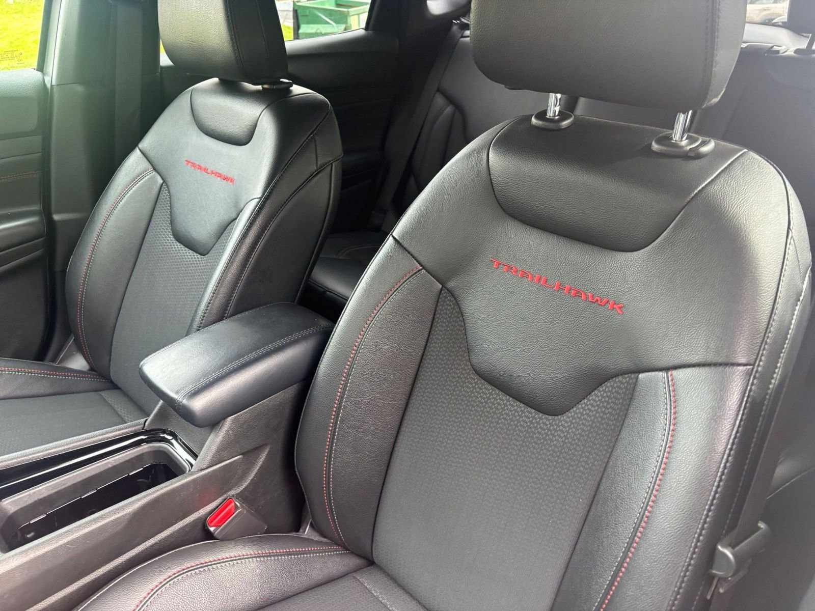 Used 2025 Jeep Compass Trailhawk image 34