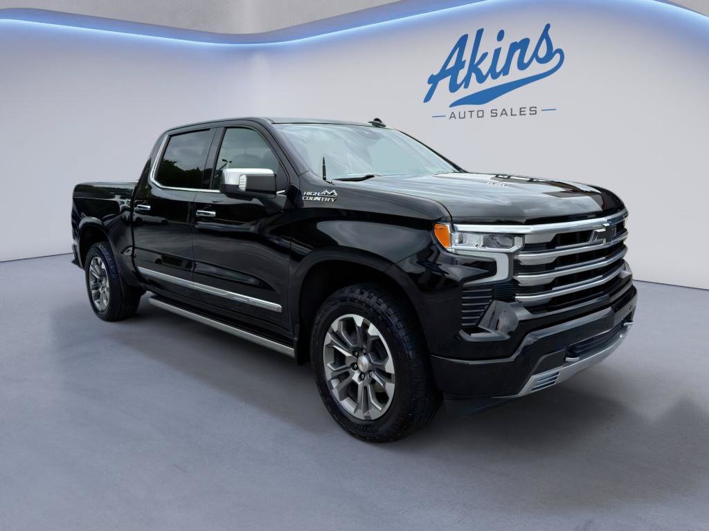 Used 2025 Chevrolet Silverado 1500 High Country AWD/4WD image 2