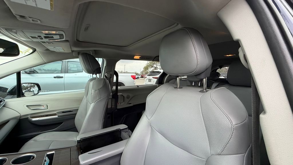 Certified 2022 Toyota Sienna XLE image 13